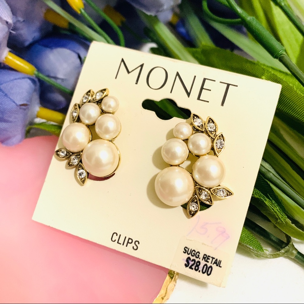 🌹Vintage Monet Gold crystal Pearl clip earring